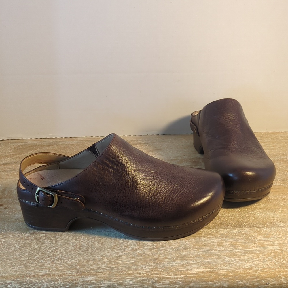 Dansko Berry Brown Milled Leather Clogs Eur 37